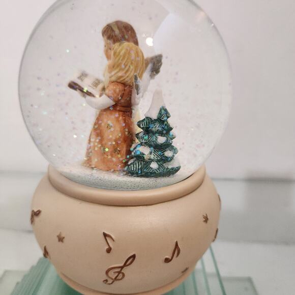 Christmas Angels Musical Snow Globe - Picture 3 of 6